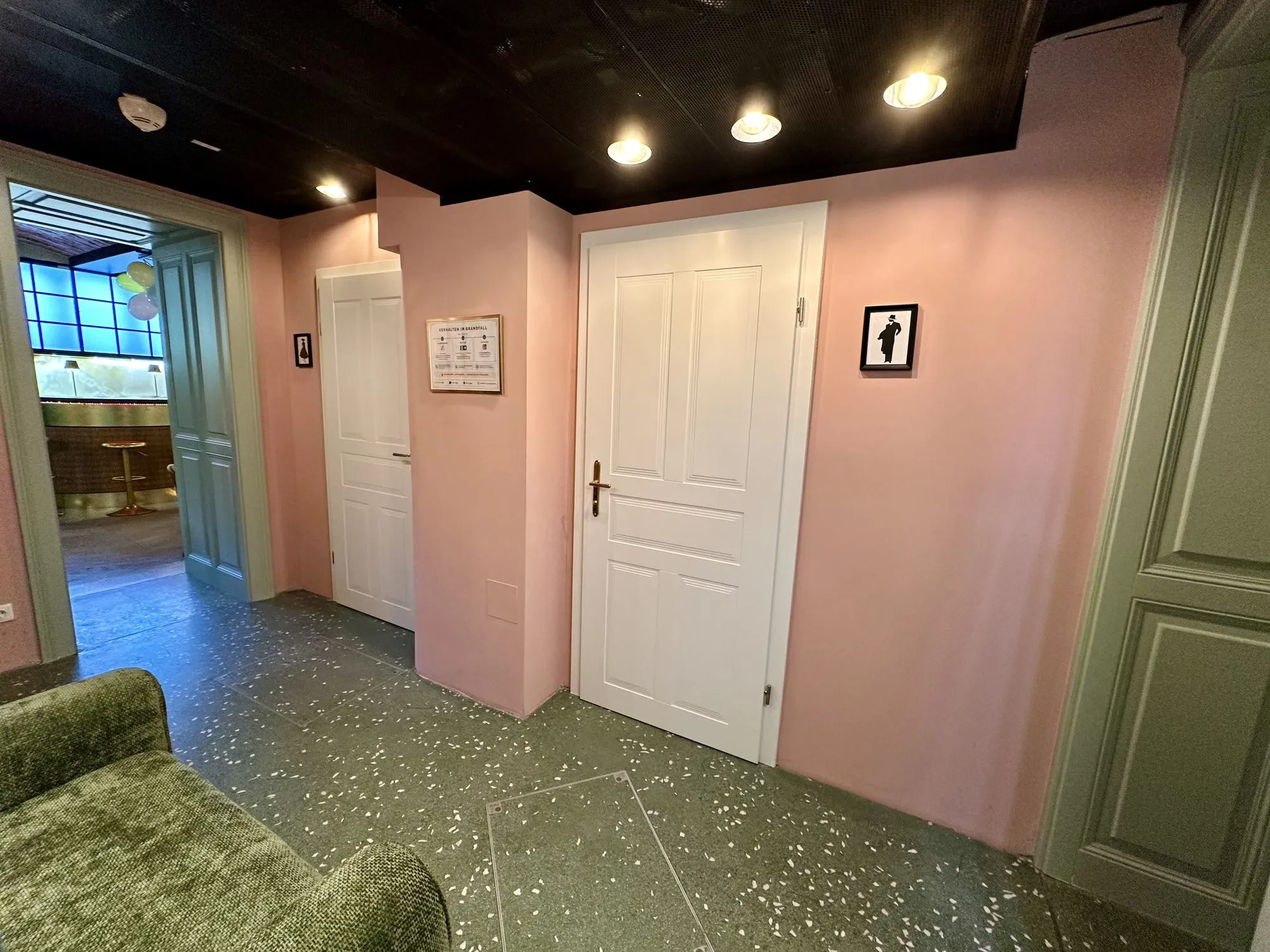Garderobe & Waschräume – Bild 5